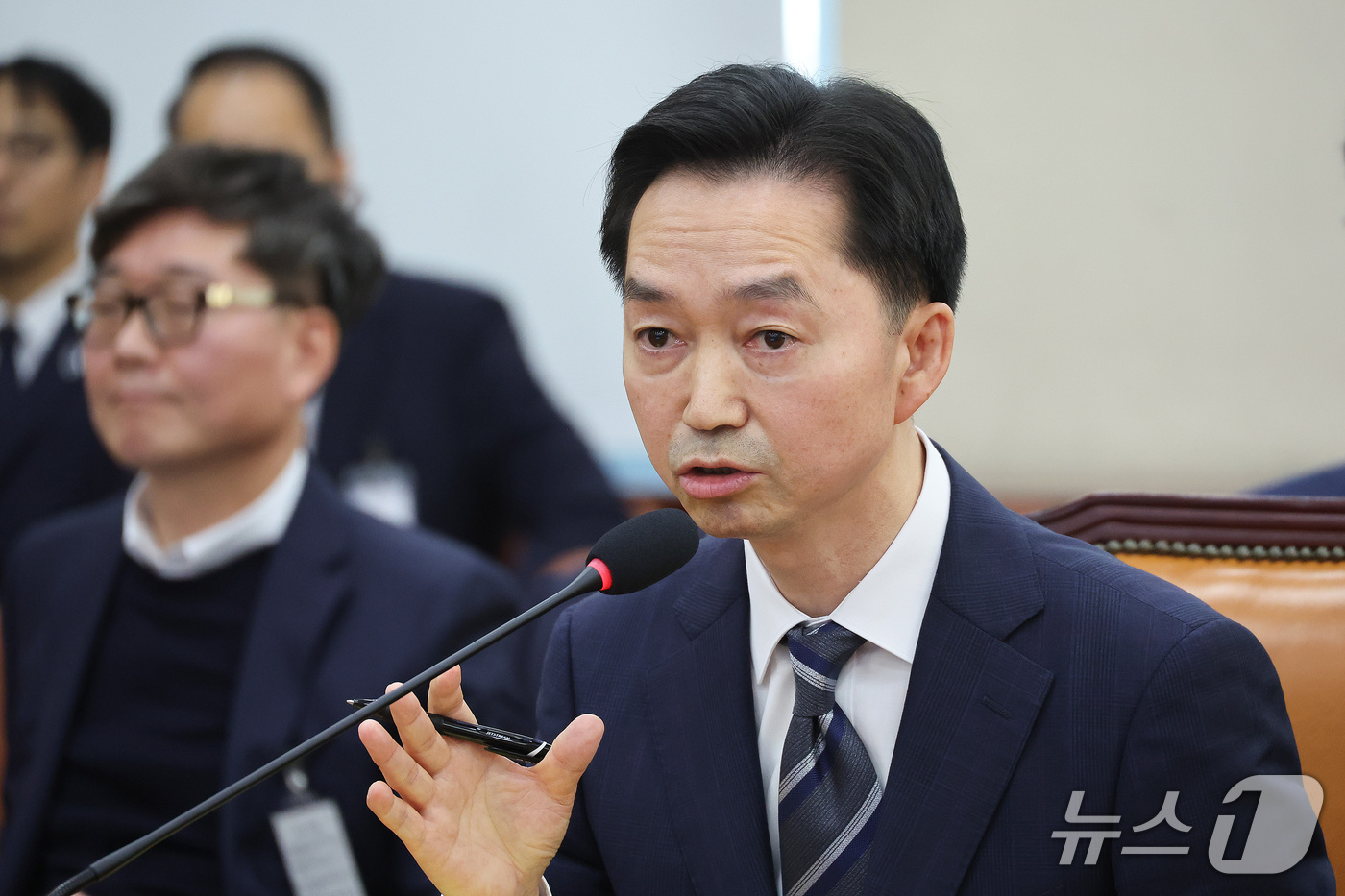 (서울=뉴스1) 신웅수 기자 = 김지용 중대범죄수사청장 후보자가 14일 서울 여의도 국회에서 열린 행정안전위원회 인사청문회에서 의원 질의에 답변하고 있다. 2026.10.14/뉴스 …