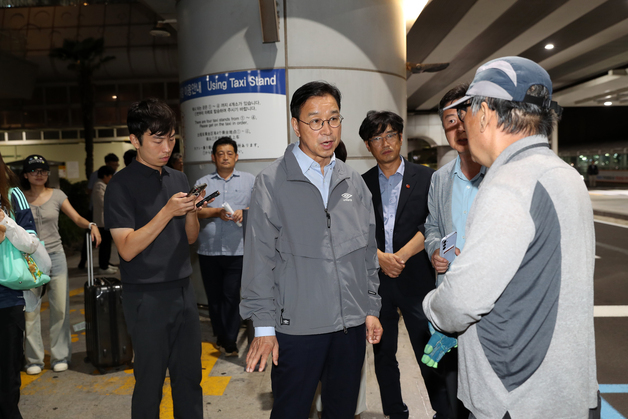 심야 제주공항 대기줄 사라질까…버스 늘리고 택시 보상금 인상