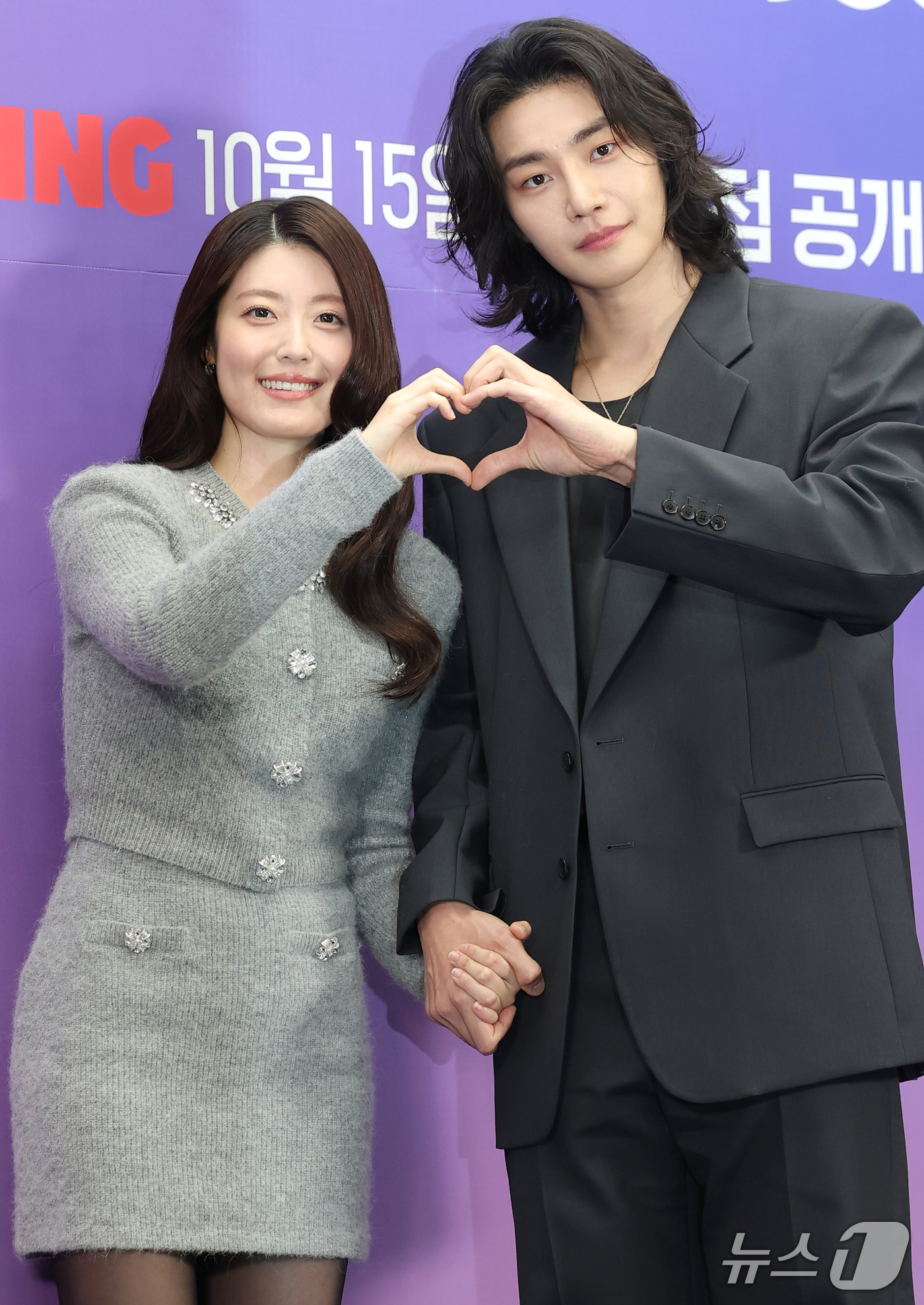 (서울=뉴스1) 권현진 기자 = 배우 남지현과 김재영(오른쪽)이 14일 서울 마포구 스탠포드호텔에서 열린 티빙 오리지널 드라마 '내가 떨릴 수 있게' 제작발표회에 참석해 포즈를 취 …