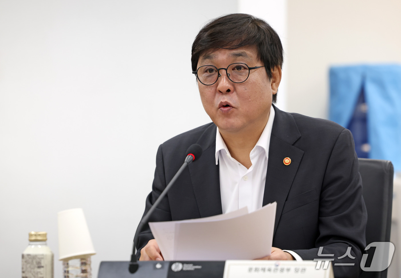 (서울=뉴스1) = 최휘영 문화체육관광부 장관이 14일 서울 종로구 국립현대미술관 서울관에서 열린 문화예술정책자문위원회 뮤지컬 분과 3차 회의를 주재하고 있다. (문화체육관광부 제 …