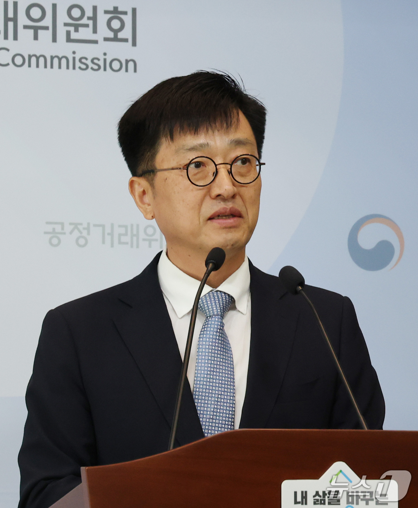 (세종=뉴스1) 김기남 기자 = 오행록 공정거래위원회 카르텔조사국장이 14일 세종시 정부세종청사에서 밀가루 부산물 가격담합 사건 심의 절차 개시 내용을 발표하고 있다. 2026.1 …