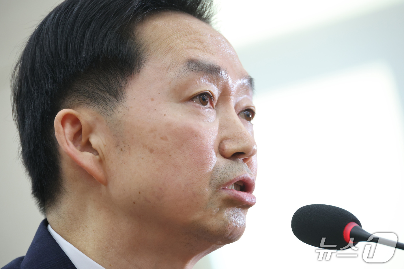 (서울=뉴스1) 신웅수 기자 = 김지용 중대범죄수사청장 후보자가 14일 서울 여의도 국회에서 열린 행정안전위원회 인사청문회에서 의원 질의에 답변하고 있다. 2026.10.14/뉴스 …