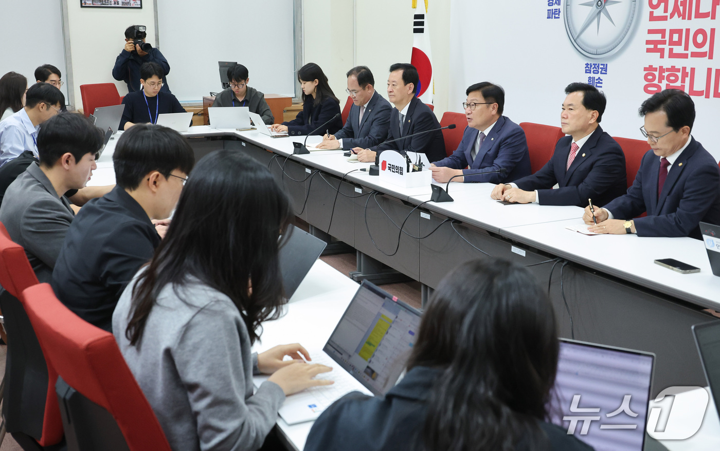 (서울=뉴스1) 신웅수 기자 = 정점식 국민의힘 원내대표가 14일 서울 여의도 국회에서 열린 국정감사 현안 관련 기자간담회에서 발언하고 있다. 2026.10.14/뉴스1