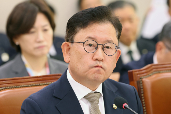 [국감] 생각에 잠긴 이승돈 농촌진흥청장