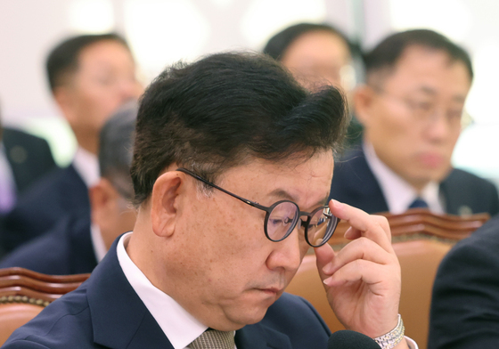 [국감] 이승돈 농촌진흥청장 '고심'