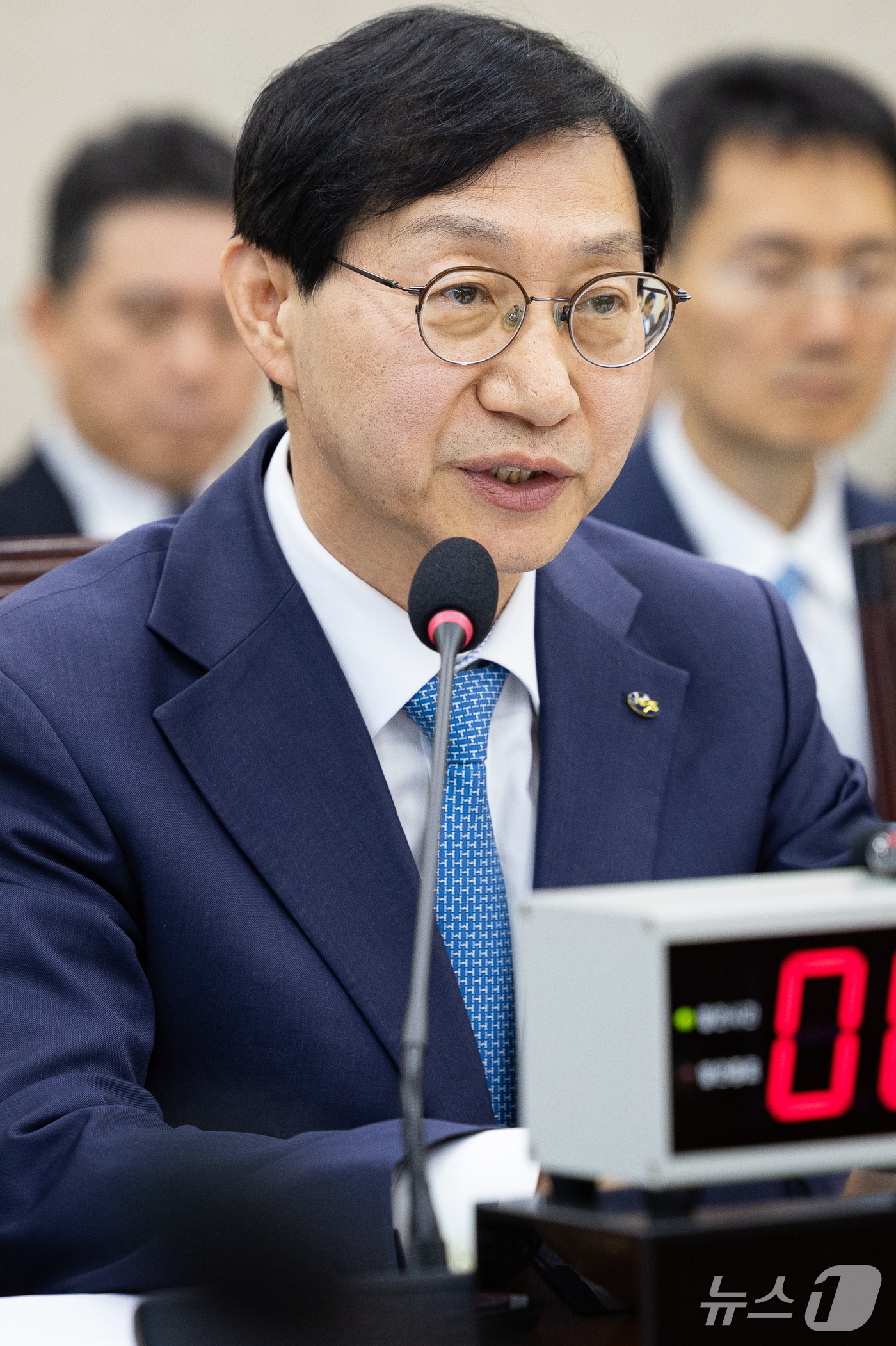 (서울=뉴스1) 유승관 기자 = 김성주 국민연금공단 이사장이 14일 서울 여의도 국회에서 열린 보건복지위원회의 국민연금공단에 대한 국정감사에 출석해 의원 질의에 답하고 있다. 20 …