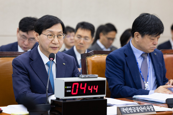 김성주 국민연금 이사장 "ESG 저등급 기업 투자 축소 고려"