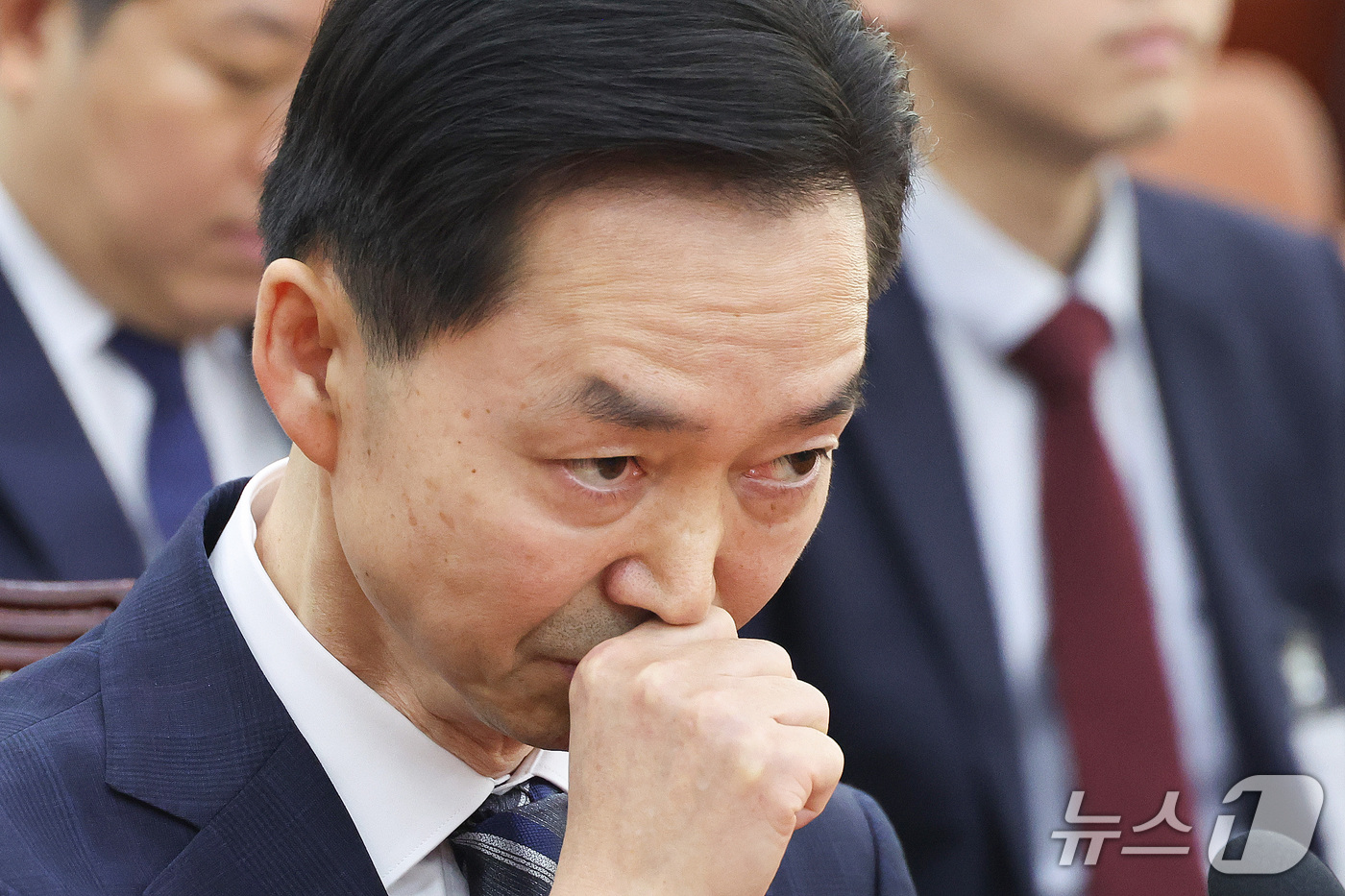(서울=뉴스1) 신웅수 기자 = 김지용 중대범죄수사청장 후보자가 14일 서울 여의도 국회에서 열린 행정안전위원회 인사청문회에서 생각에 잠겨 있다. 2026.10.14/뉴스1