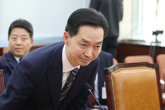 청문회 출석하는 김지용 후보자