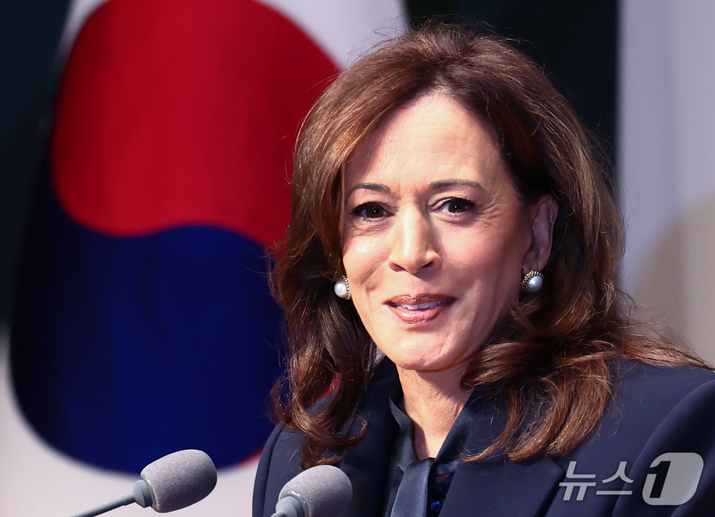 (서울=뉴스1) 김민지 기자 = 카멀라 해리스 전 미국 부통령이 14일 서울 종로구 아산정책연구원에서 미국의 리더십과 동맹의 미래를 주제로 특별 강연을 하고 있다. 2026.10. …