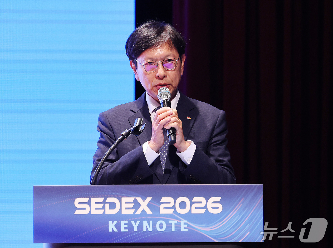 (서울=뉴스1) 박지혜 기자 = 안현 SK하이닉스 사장이 14일 서울 강남구 코엑스에서 열린 SEDEX 2026(제28회 반도체대전)에서  'AI 시대, 메모리 기술의 진화 방향' …