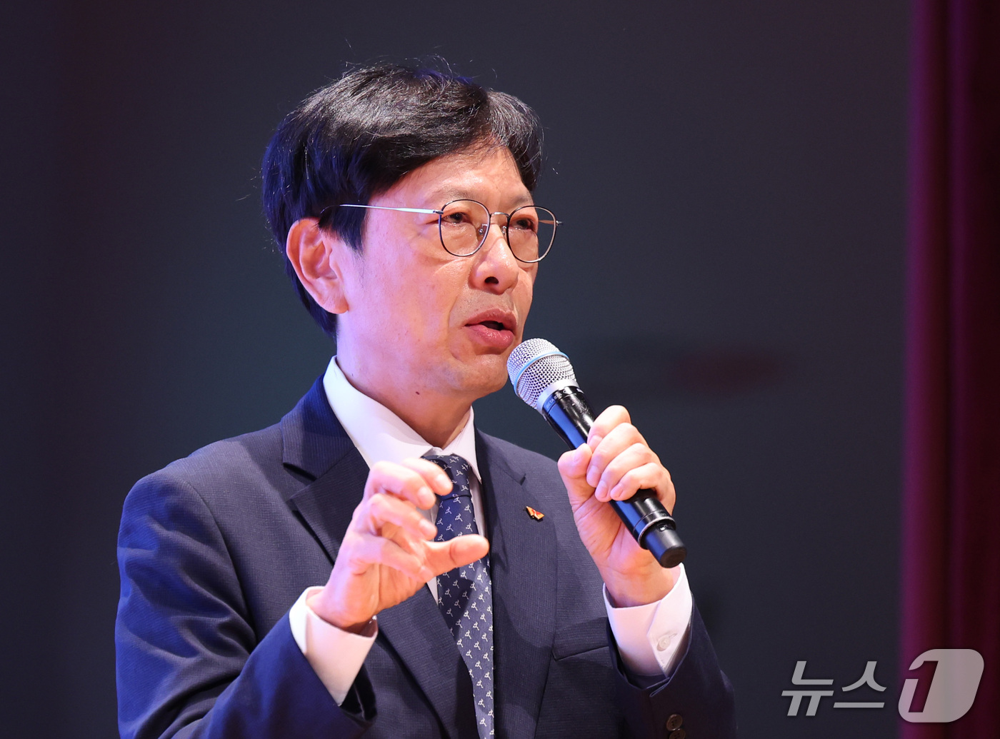 (서울=뉴스1) 박지혜 기자 = 안현 SK하이닉스 사장이 14일 서울 강남구 코엑스에서 열린 SEDEX 2026(제28회 반도체대전)에서  'AI 시대, 메모리 기술의 진화 방향' …