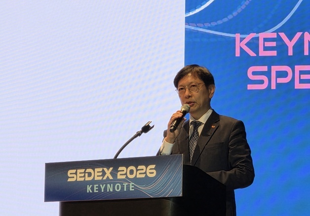 안현 SK하이닉스 사장 "HBM 용량 10배 HBF 개발…내년 1월 규격 마련"