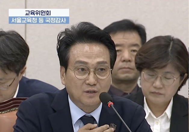 안민석 '폰 프리·교권보호단' 국감서 통했다…여야 호평