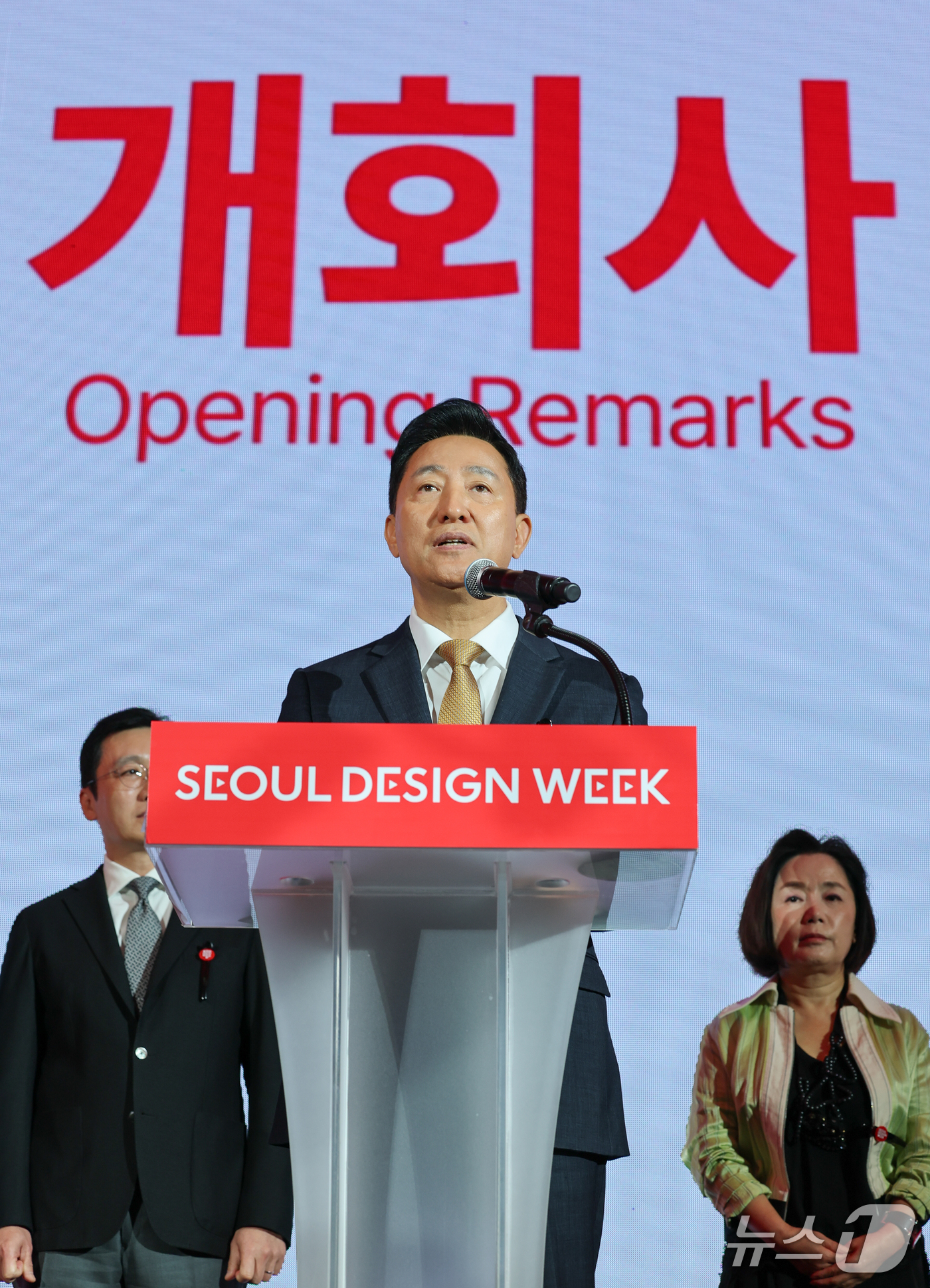 (서울=뉴스1) 안은나 기자 = 오세훈 서울시장이 14일 서울 동대문디자인플라자(DDP)에서 열린 2026 서울디자인위크 및 서울디자인어워드 개막식에 참석해 개회사를 하고 있다. …