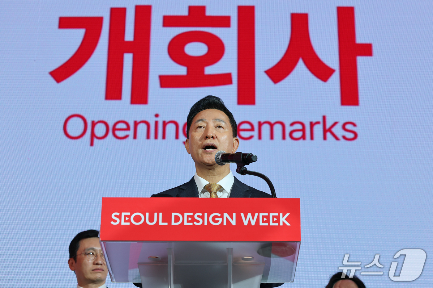 (서울=뉴스1) 안은나 기자 = 오세훈 서울시장이 14일 서울 동대문디자인플라자(DDP)에서 열린 2026 서울디자인위크 및 서울디자인어워드 개막식에 참석해 개회사를 하고 있다. …