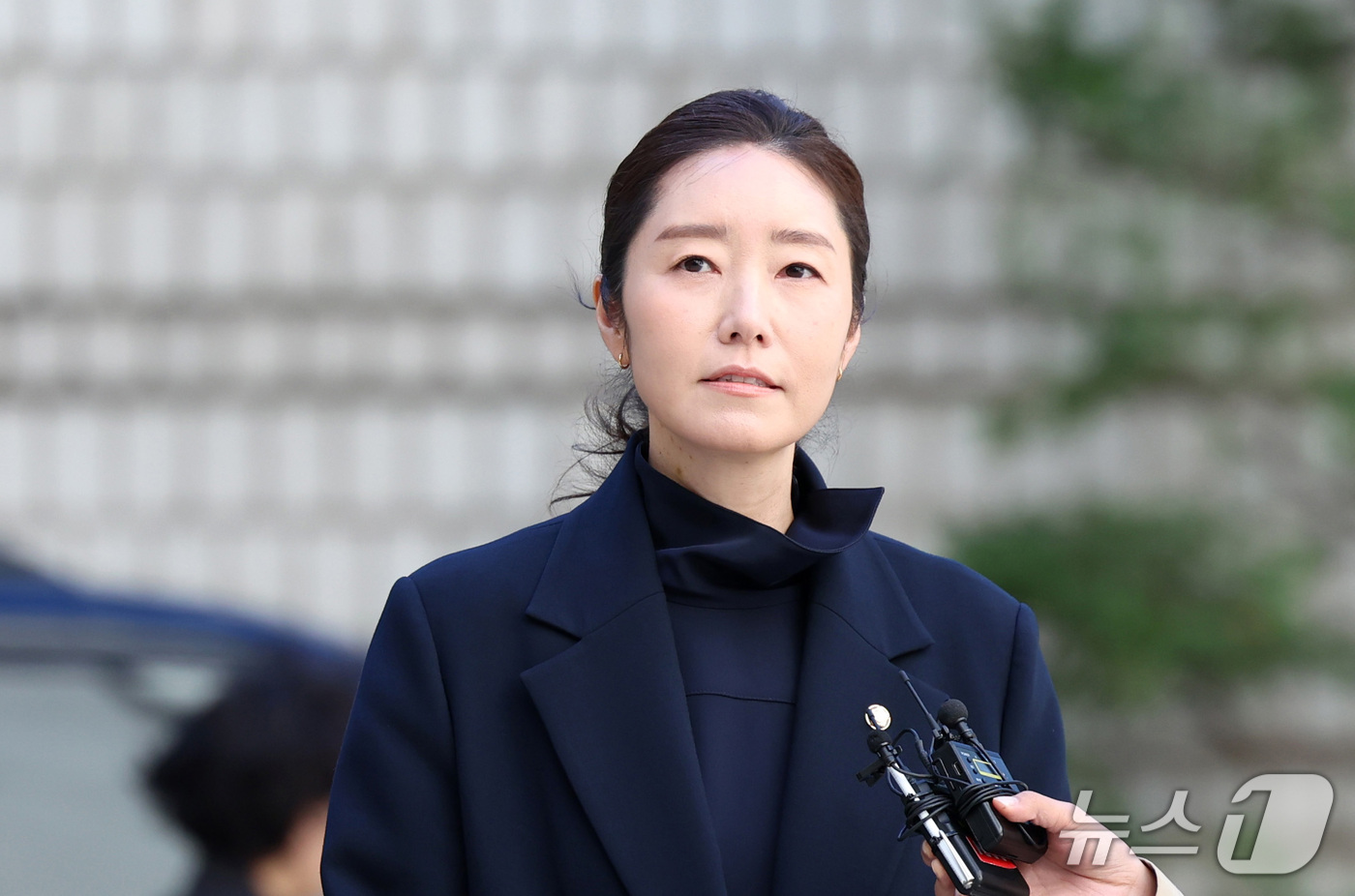 (서울=뉴스1) 박세연 기자 = 공천 헌금 1억원을 수수한 혐의로 기소된 강선우 무소속 의원이 14일 서울 서초구 서울중앙지방법원에서 열린 1심 선고 공판에 출석하며 취재진 질문에 …