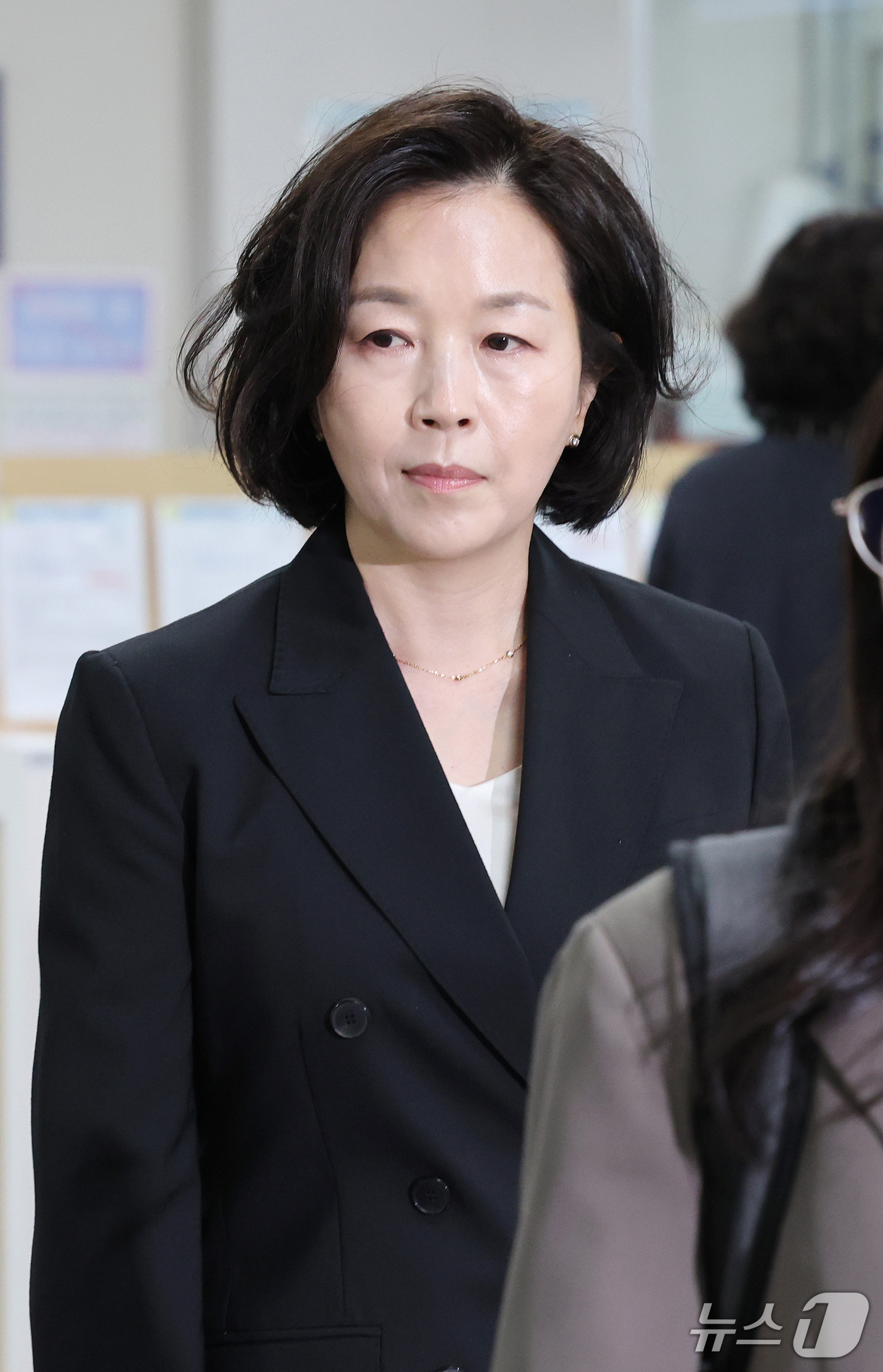 (서울=뉴스1) 박세연 기자 = 1억원의 공천 헌금 의혹을 받는 김경 전 서울시의원이 14일 서울 서초구 서울중앙지방법원에서 열린 1심 선고 공판에 출석하고 있다. (공동취재) 2 …