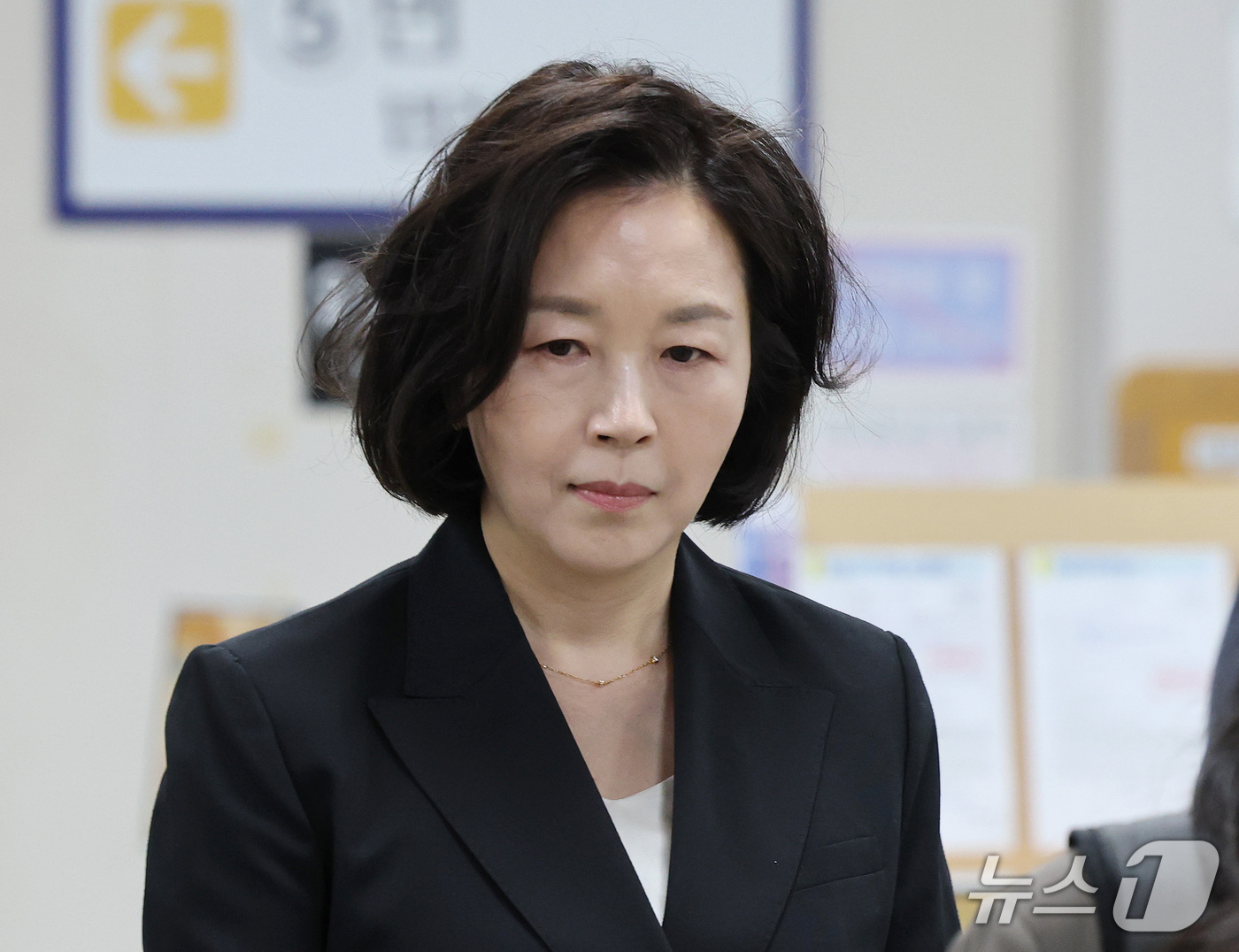 (서울=뉴스1) 박세연 기자 = 1억원의 공천 헌금 의혹을 받는 김경 전 서울시의원이 14일 서울 서초구 서울중앙지방법원에서 열린 1심 선고 공판에 출석하고 있다. (공동취재) 2 …