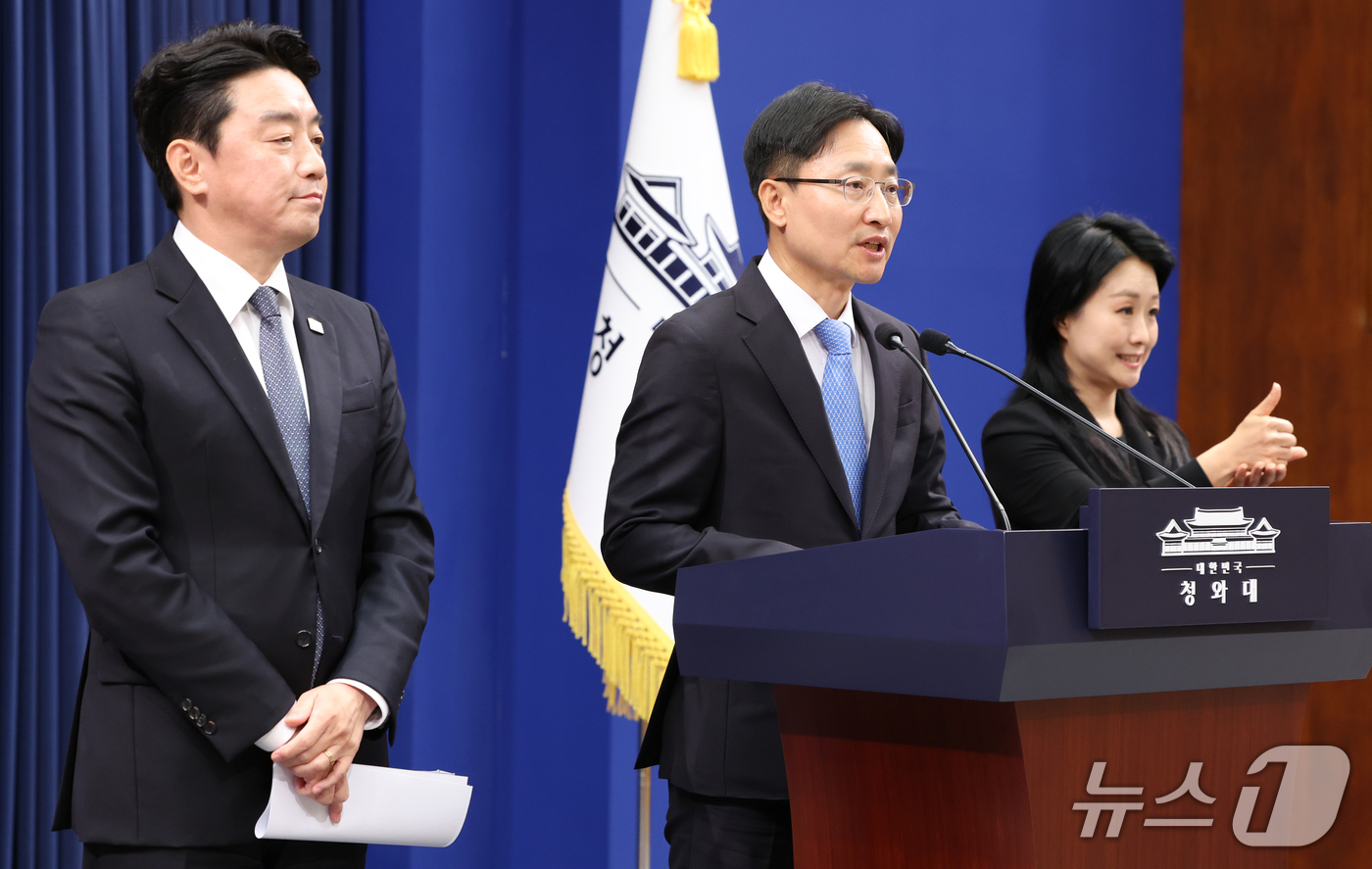 (서울=뉴스1) 허경 기자 = 임광현 신임 대통령비서실장이 14일 청와대 춘추관에서 열린 인선 발표에서 인사말을 하고 있다. 이재명 대통령은 이날 강훈식 대통령비서실장 후임으로 임 …