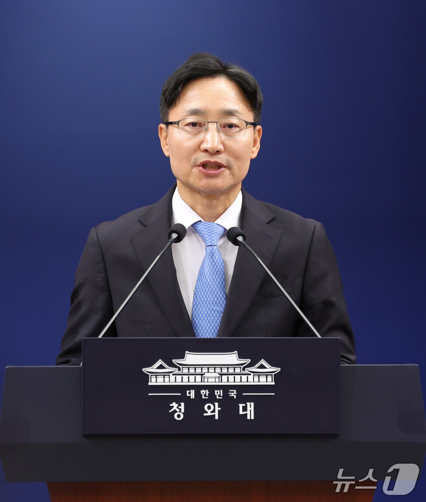 본문 이미지 - 임광현 신임 대통령비서실장이 14일 청와대 춘추관에서 열린 인선 발표에서 인사말을 하고 있다. 이재명 대통령은 이날 강훈식 대통령비서실장 후임으로 임광현 국세청장을 임명했다. 2026.10.14 ⓒ 뉴스1 허경 기자