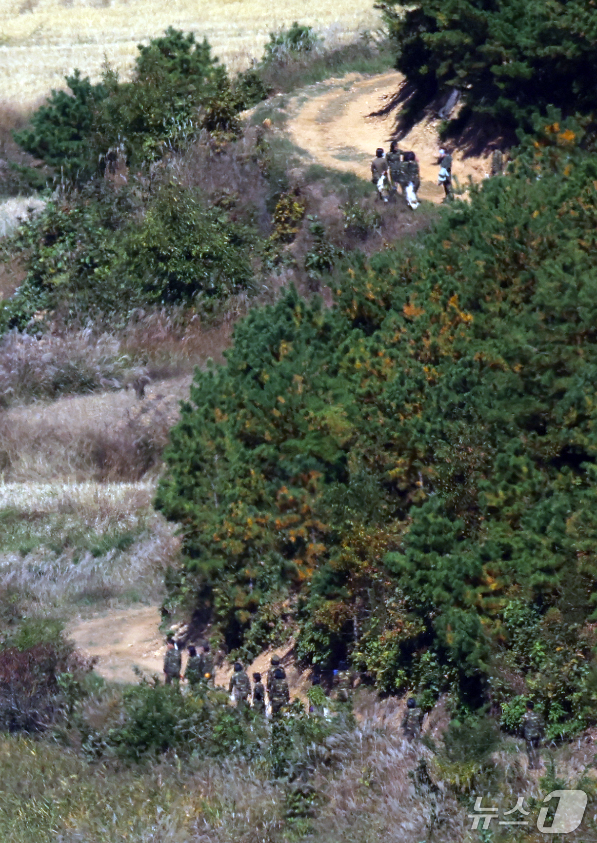 (김포=뉴스1) 김명섭 기자 = 합동참모본부는 강화도 전방 북측 지역에서 지속적으로 들려오는 폭발음이 해안경계시설 보강을 위한 공사로 인한 것이라 밝혔다. 장도영 합동참모본부 공보 …