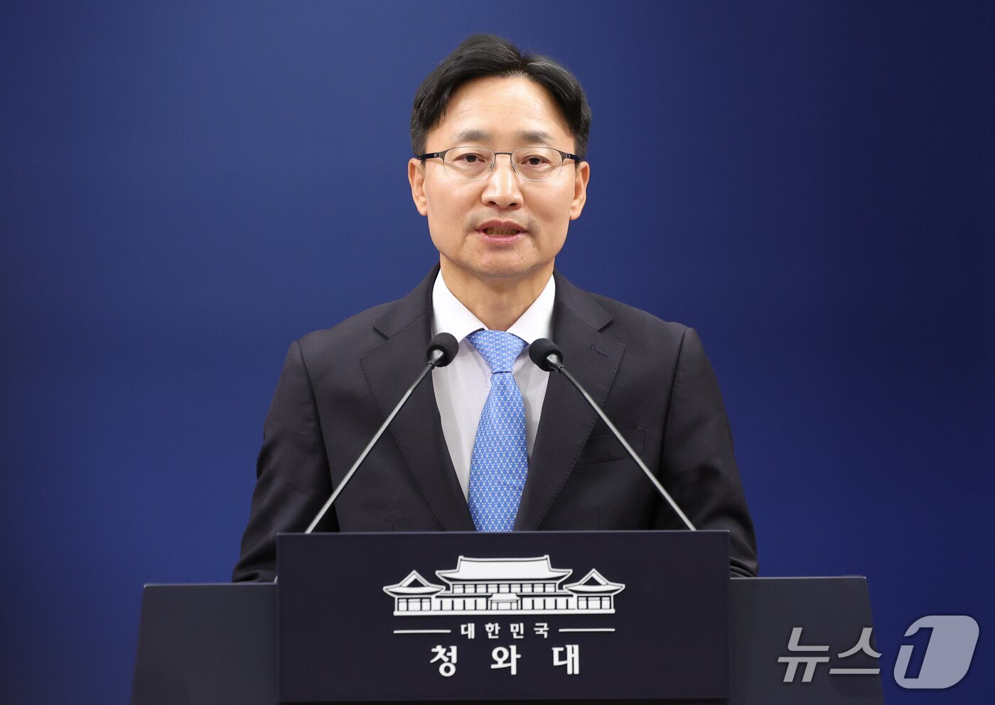 본문 이미지 - 임광현 신임 대통령비서실장이 14일 청와대 춘추관에서 열린 인선 발표에서 인사말을 하고 있다. 이재명 대통령은 이날 강훈식 대통령비서실장 후임으로 임광현 국세청장을 임명했다. 2026.10.14 ⓒ 뉴스1 허경 기자