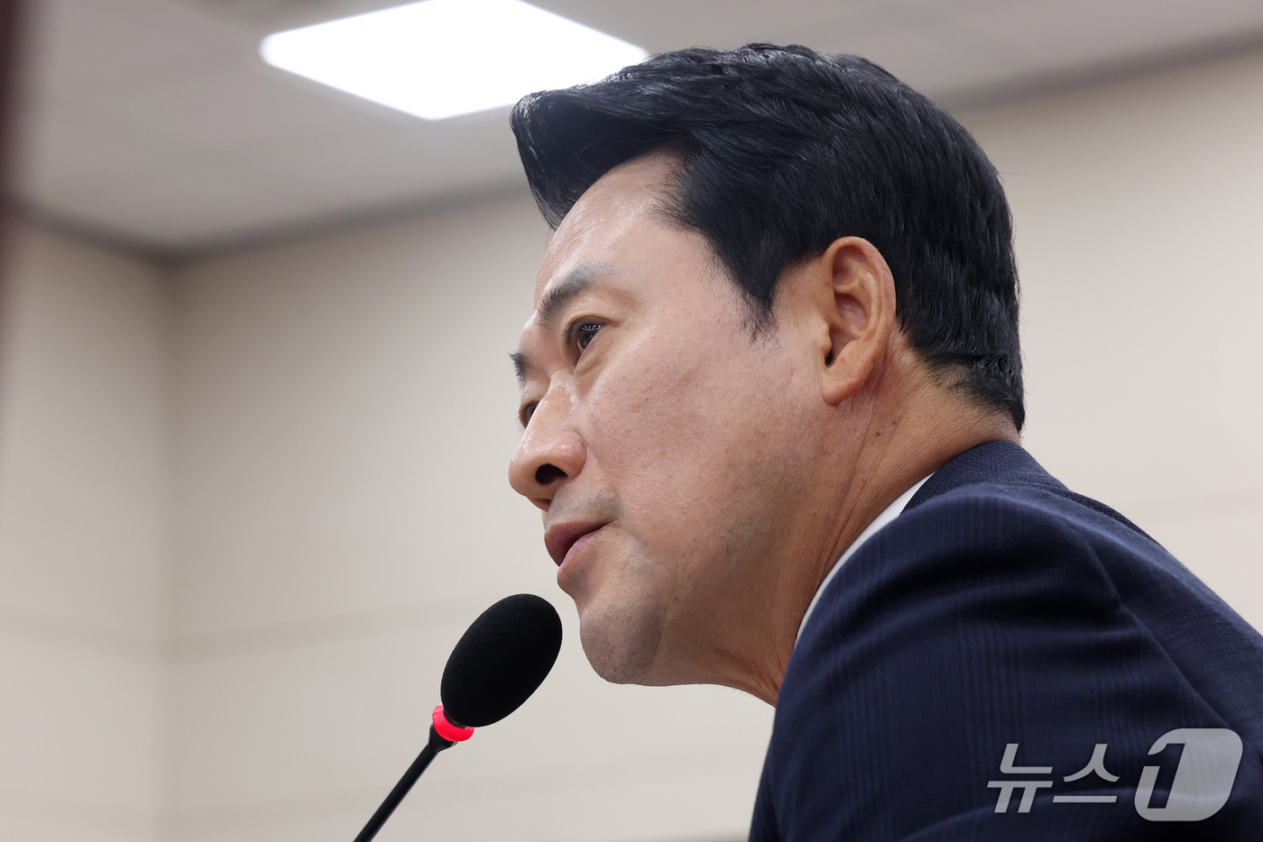 (서울=뉴스1) 황기선 기자 = 장동혁 국민의힘 대표가 14일 서울 여의도 교육위원회에서 열린 서울교육청 등에 대한 국정감사에서 질의를 하고 있다.  2026.10.14/뉴스1