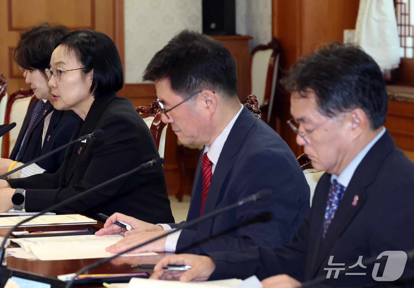 (서울=뉴스1) 이종덕 기자 = 한성숙 국무총리가 14일 서울 종로구 정부서울청사에서 이태원참사 추모위원회 회의를 주재하고 있다.  2026.10.14/뉴스1
