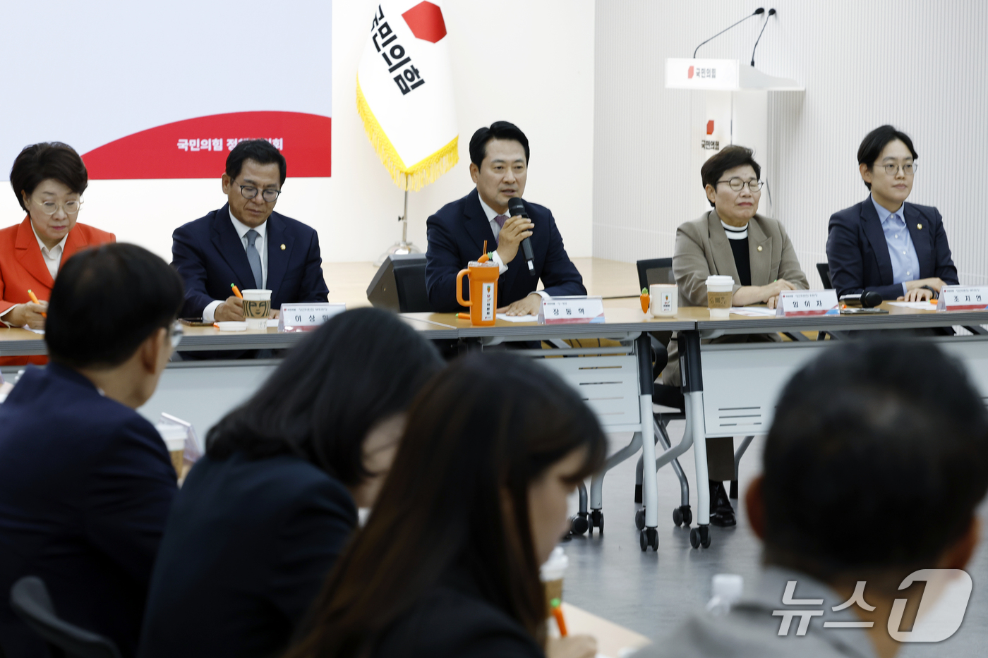 (서울=뉴스1) 박정호 기자 = 장동혁 국민의힘 대표가 14일 오후 서울 여의도 당사에서 열린 당근위원회 임명장 수여식 및 제1차 회의에서 모두 발언을 하고 있다. 2026.10. …