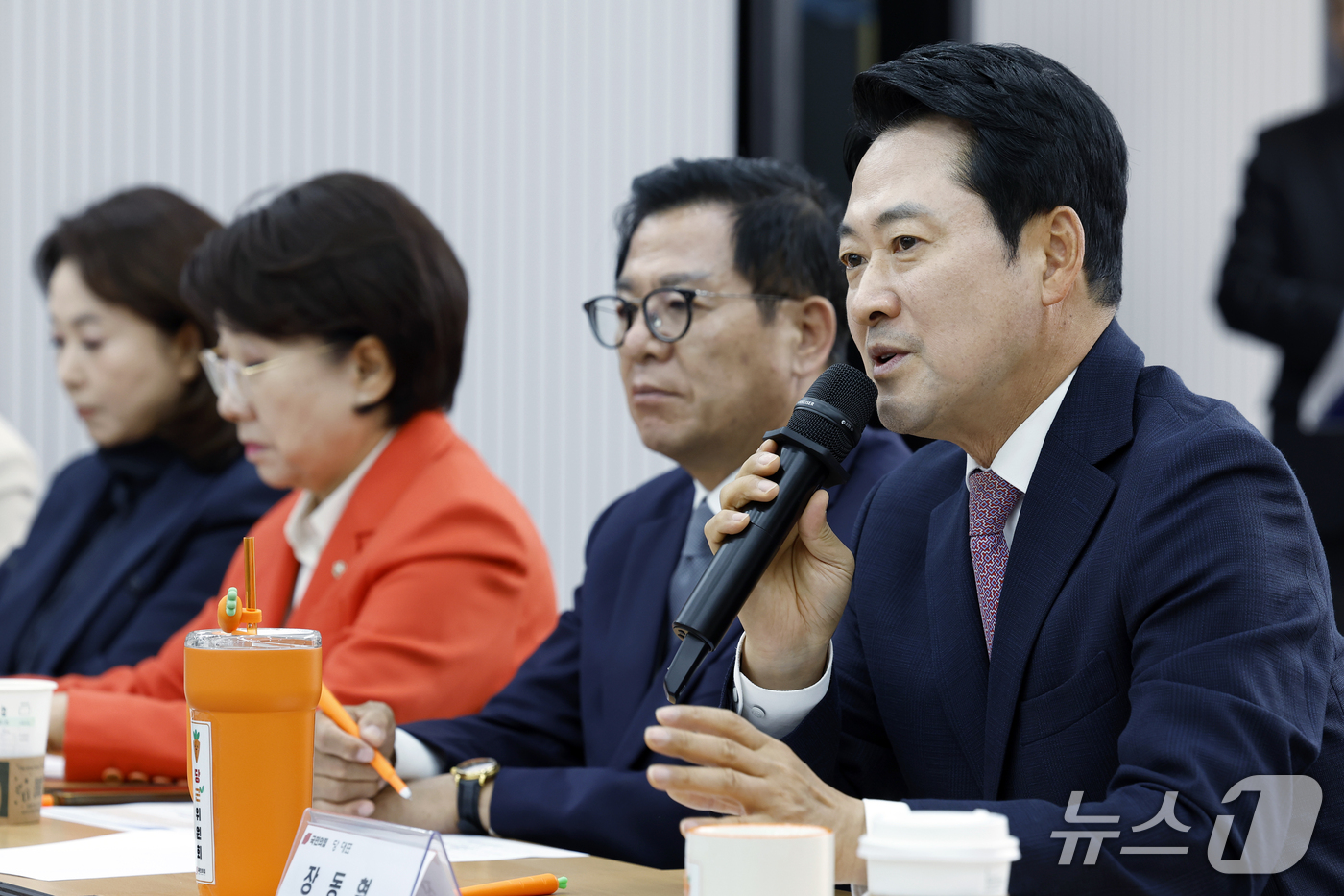 (서울=뉴스1) 박정호 기자 = 장동혁 국민의힘 대표가 14일 오후 서울 여의도 당사에서 열린 당근위원회 임명장 수여식 및 제1차 회의에서 모두 발언을 하고 있다. 2026.10. …