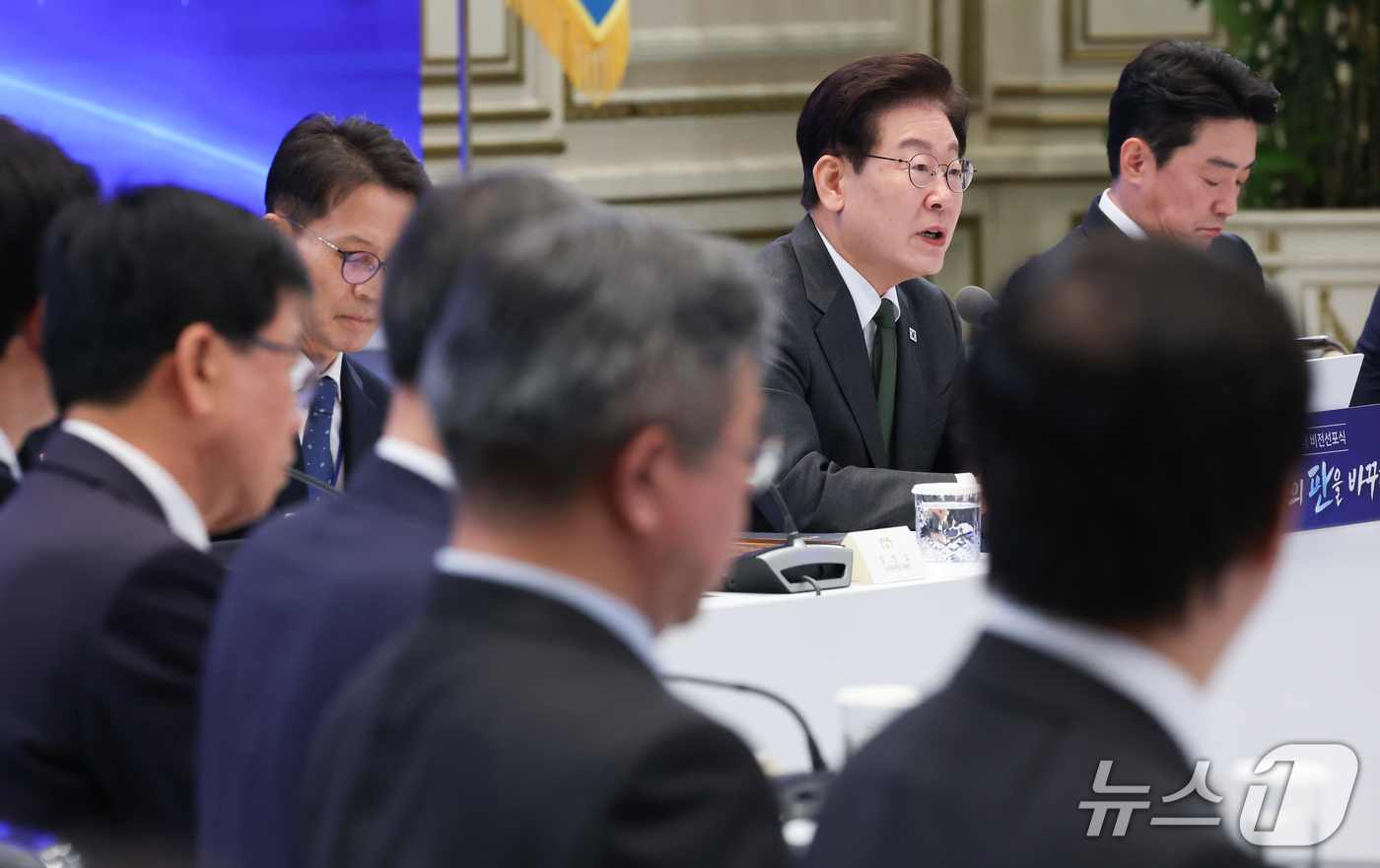 (서울=뉴스1) 허경 기자 = 이재명 대통령이 14일 청와대 영빈관에서 열린 국민주권정부 인구전략 비전 선포식에서 발언하고 있다. (청와대통신사진기자단) 2026.10.14/뉴스1 …