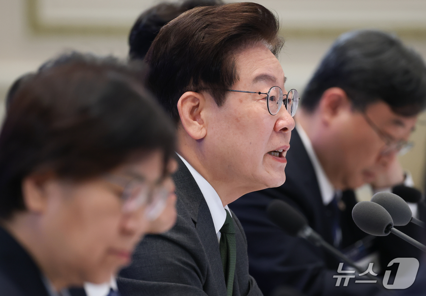 (서울=뉴스1) 허경 기자 = 이재명 대통령이 14일 청와대 영빈관에서 열린 국민주권정부 인구전략 비전 선포식에서 발언하고 있다. (청와대통신사진기자단) 2026.10.14/뉴스1 …