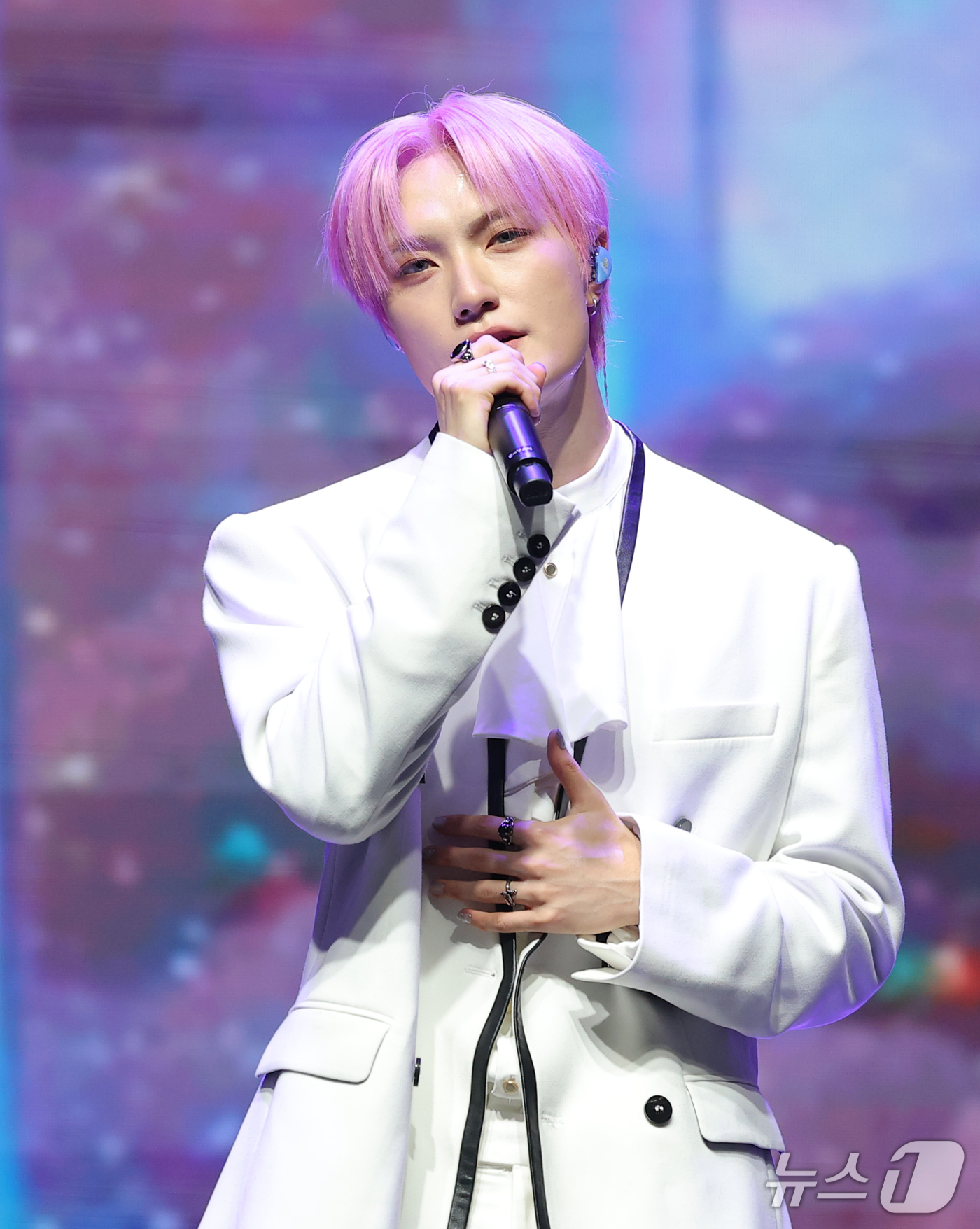 (서울=뉴스1) 권현진 기자 = 데일리:디렉션(DAILY:DIRECTION, DD) 이반이 14일 서울 중구 엑스칼라에서 열린 미니 1집 ‘위치 웨이(WHICH WAY)’ 발매 기 …