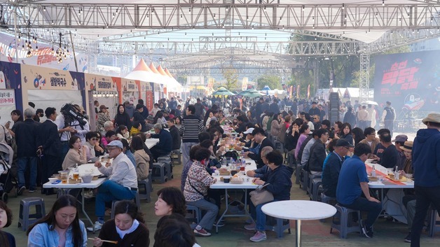 춘천막국수닭갈비축제 개막…첫날부터 관광객 발길