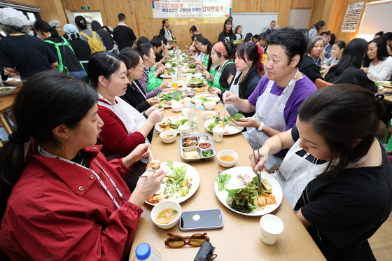 따뜻한 한국 가정식 한 끼