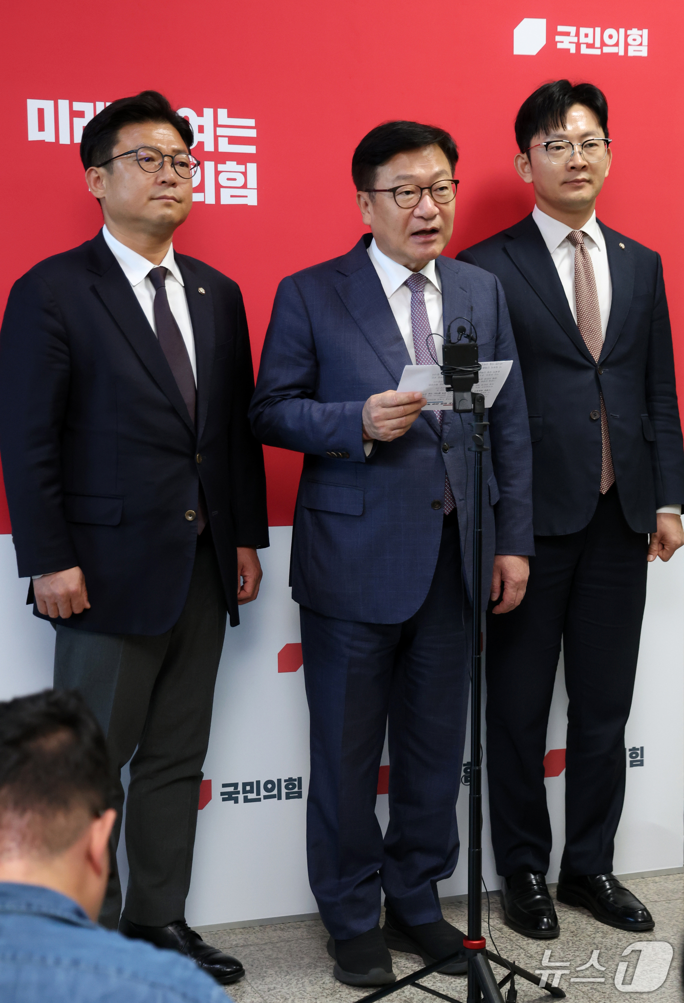 (서울=뉴스1) 황기선 기자 = 정점식 국민의힘 원내대표가 14일 서울 여의도 국회에서 신임 대통령비서실장에 임광현 국세청장을 임명한 것과 관련해 입장을 밝히고 있다.  2026. …
