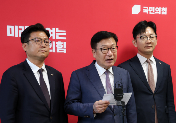 대통령비서실장 임명 관련 브리핑하는 정점식 원내대표