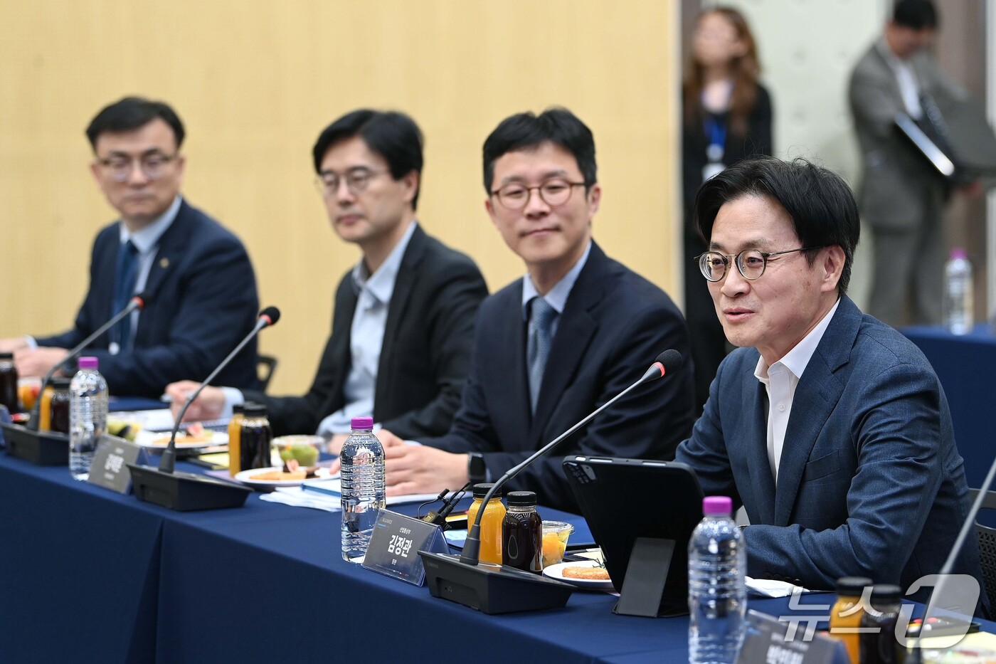 (서울=뉴스1) = 김정관 산업통상부 장관이 14일 오후 강원도 춘천시 춘천ICT벤처센터에서 열린 강원 후평 바이오 MINI 얼라이언스 간담회를 주재하고 있다. (산업통상부 제공. …