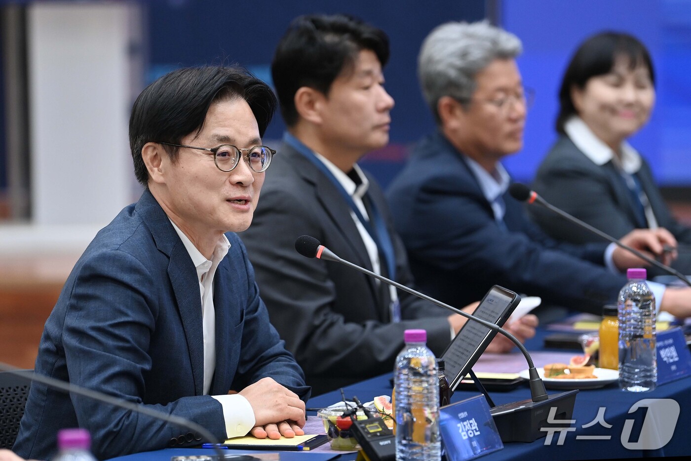 (서울=뉴스1) = 김정관 산업통상부 장관이 14일 오후 강원도 춘천시 춘천ICT벤처센터에서 열린 강원 후평 바이오 MINI 얼라이언스 간담회에서 인사말을 하고 있다. (산업통상부 …