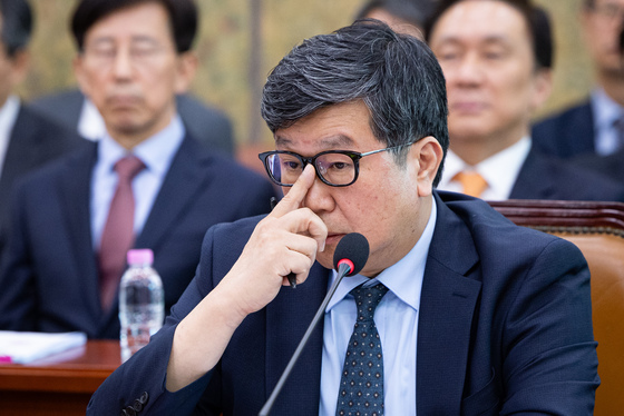 [국감] 질의 듣는 편장완 한예종 총장