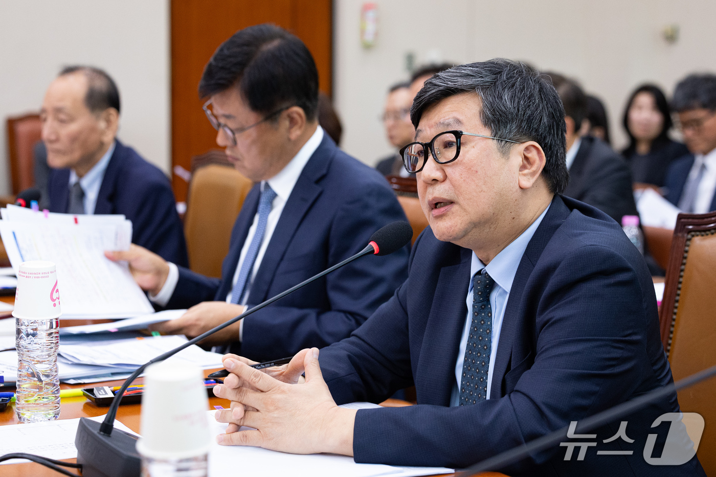 (서울=뉴스1) 유승관 기자 = 편장완 한국예술종합학교 총장이 14일 서울 여의도 국회에서 열린 문화체육관광위원회의 사행산업통합감독위원회 등에 대한 국정감사에 출석해 의원 질의에 …