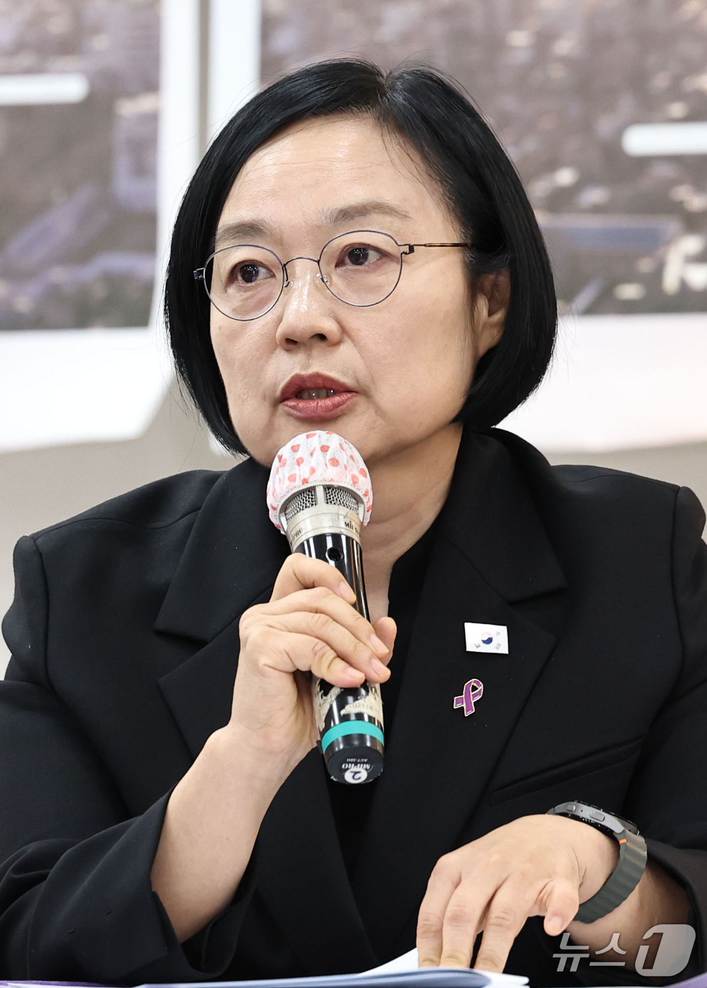 (서울=뉴스1) 이종수 기자 = 한성숙 국무총리가 14일 오후 서울 종로구 적선현대빌딩 ‘별들의 집’에서 열린 이태원 참사 유가족 간담회에서 발언하고 있다. 2026.10.14/뉴 …