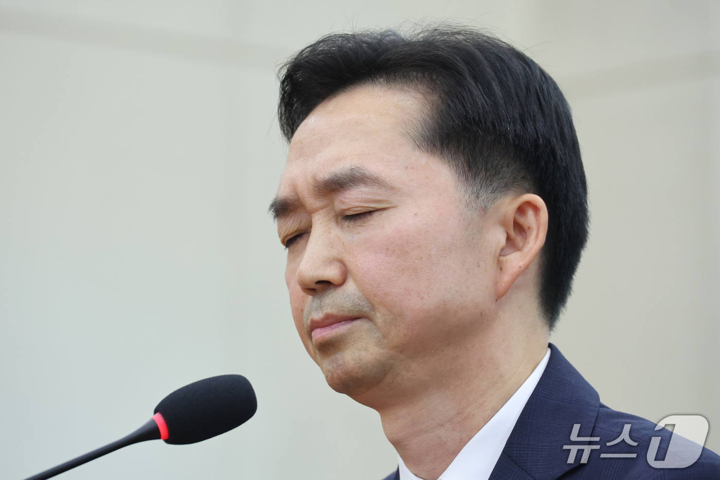 (서울=뉴스1) 신웅수 기자 = 김지용 중대범죄수사청장 후보자가 14일 서울 여의도 국회에서 열린 행정안전위원회 인사청문회에서 생각에 잠겨 있다. 2026.10.14/뉴스1