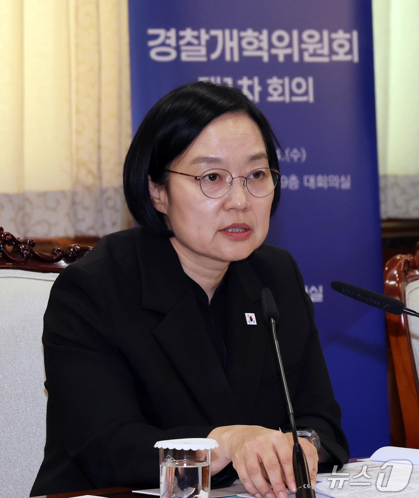 (서울=뉴스1) 이종덕 기자 = 한성숙 국무총리가 14일 서울 종로구 정부서울청사에서 열린 경찰개혁위원회 1차 회의에서 모두발언 하고 있다. 2026.10.14/뉴스1