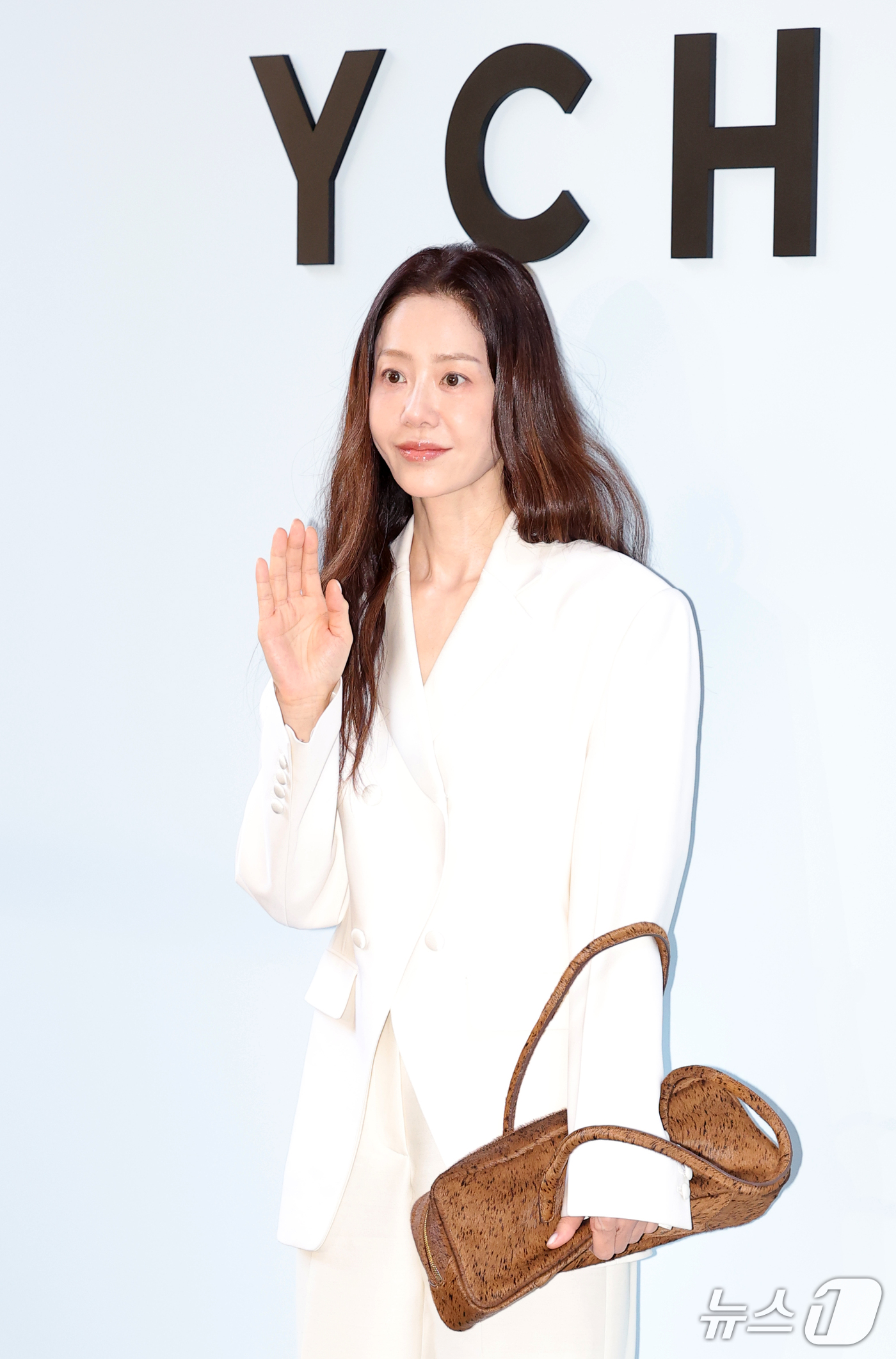 (서울=뉴스1) 권현진 기자 = 배우 고현정이 14일 서울 용산구 한남동 YCH 플래그십 스토어에서 열린 VIP 프리오프닝 행사에 참석해 포즈를 취하고 있다. 2026.10.14/ …
