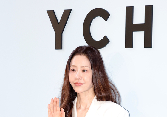 고현정, 우아한 손인사