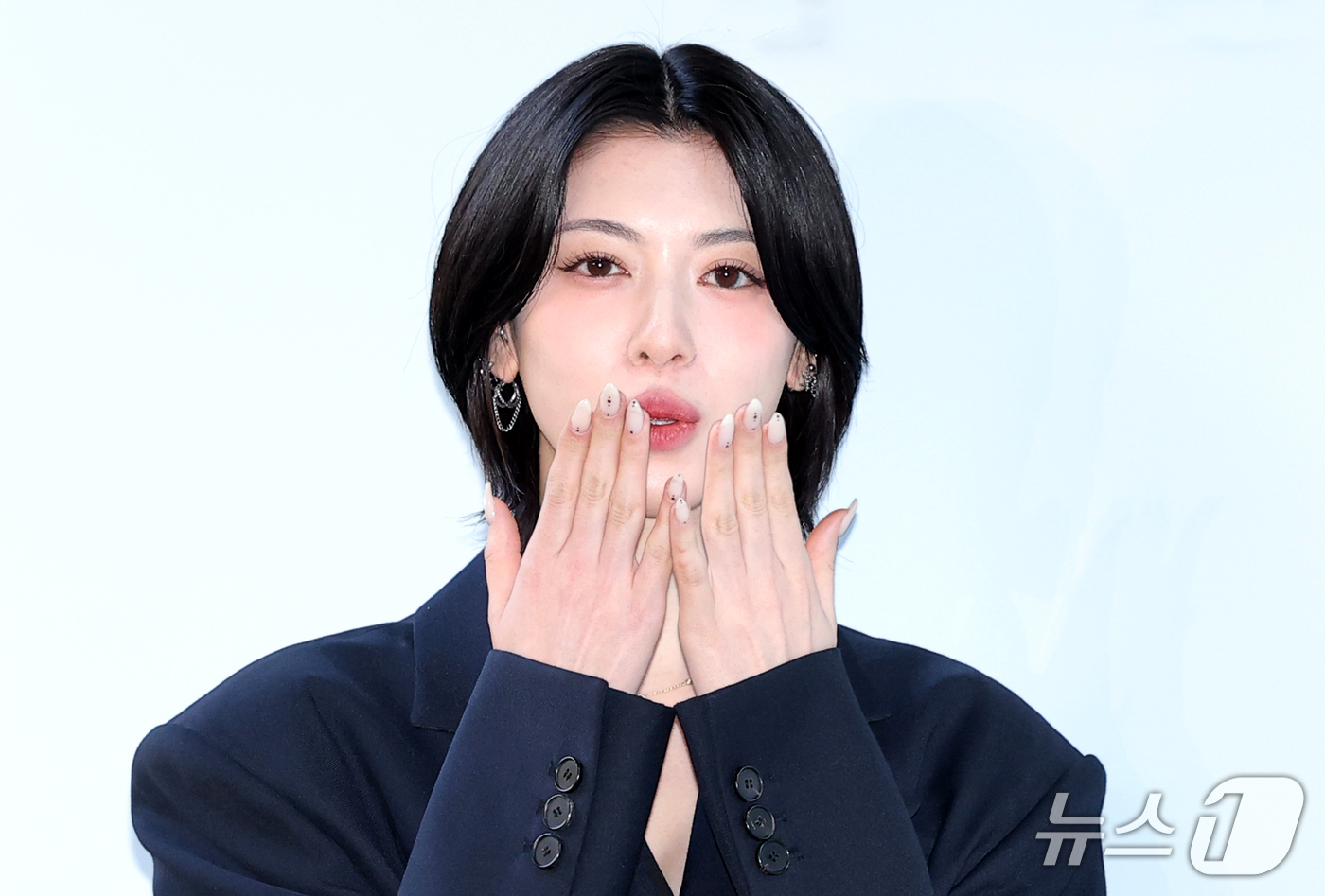 (서울=뉴스1) 권현진 기자 = 배우 미요시 아야카가 14일 서울 용산구 한남동 YCH 플래그십 스토어에서 열린 VIP 프리오프닝 행사에 참석해 포즈를 취하고 있다. 2026.10 …