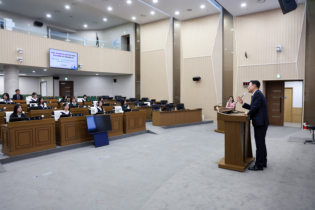 당진시의회 찾은 한·일 청소년…지방의회 역할 배우고 우정 나눠