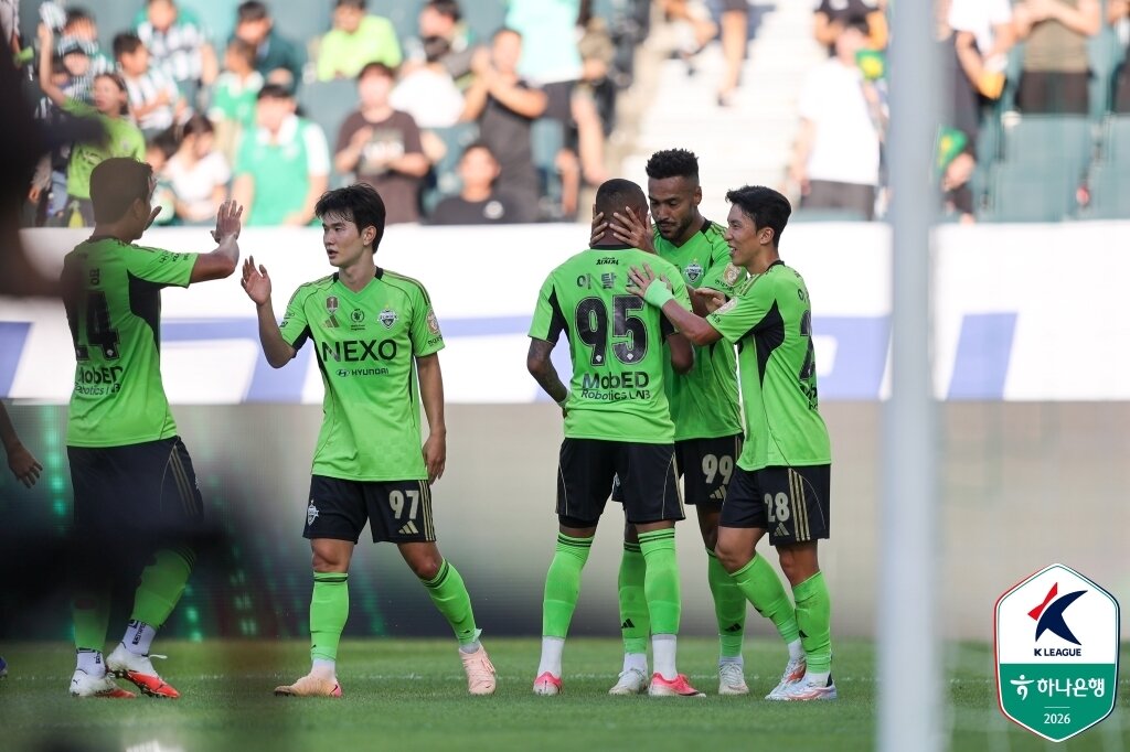 본문 이미지 - 디펜딩 챔피언 전북 현대도 파이널A행을 장담할 수 없다. (한국프로축구연맹 제공. 재판매 및 DB 금지)
